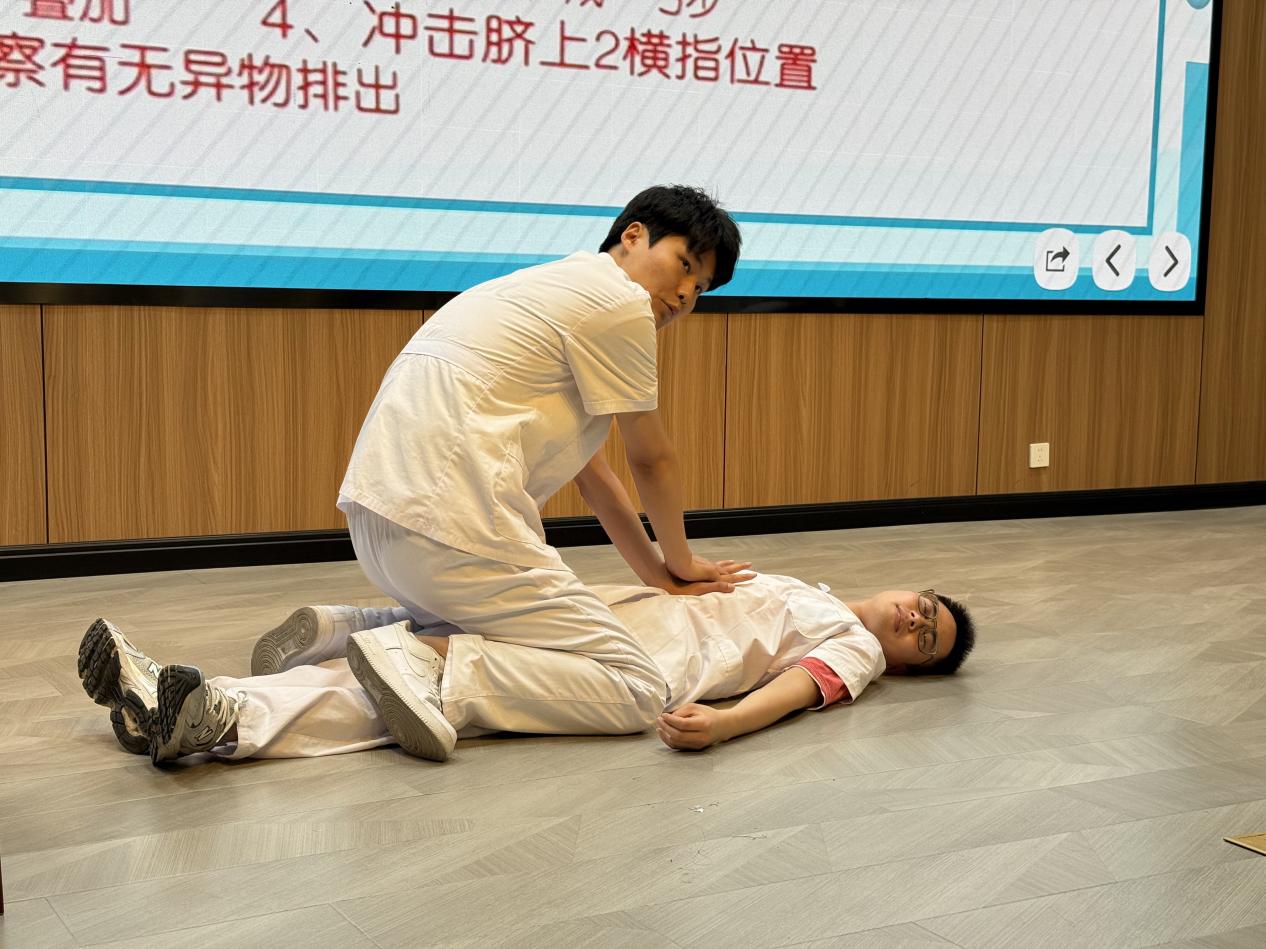 4aae641d8637ef7ff6aeb092a0155f1