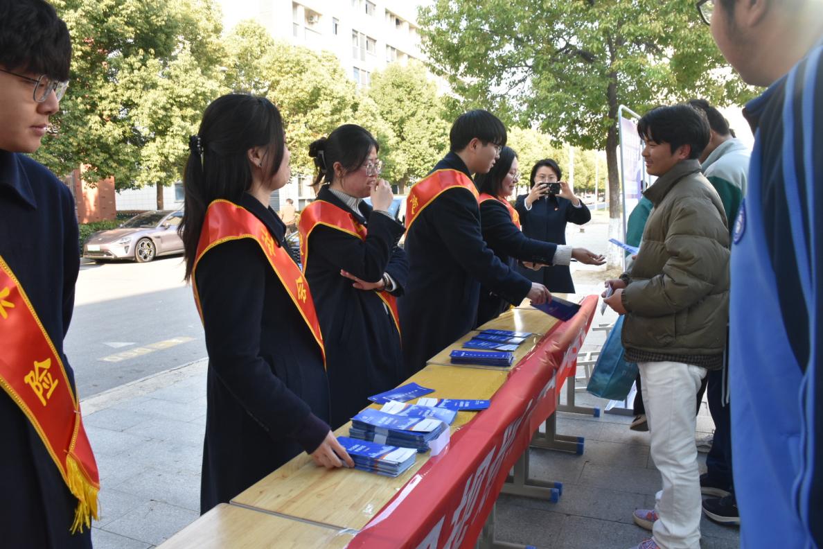 9011594f413b48cebd55216ba45093dd_