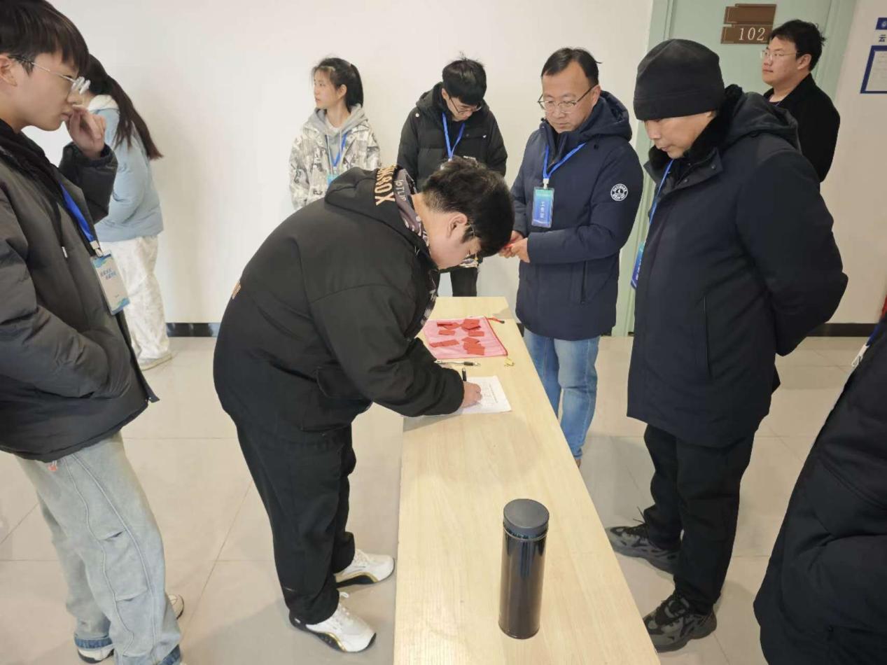 4c5155a9213bcd221bfd5ee456b650d