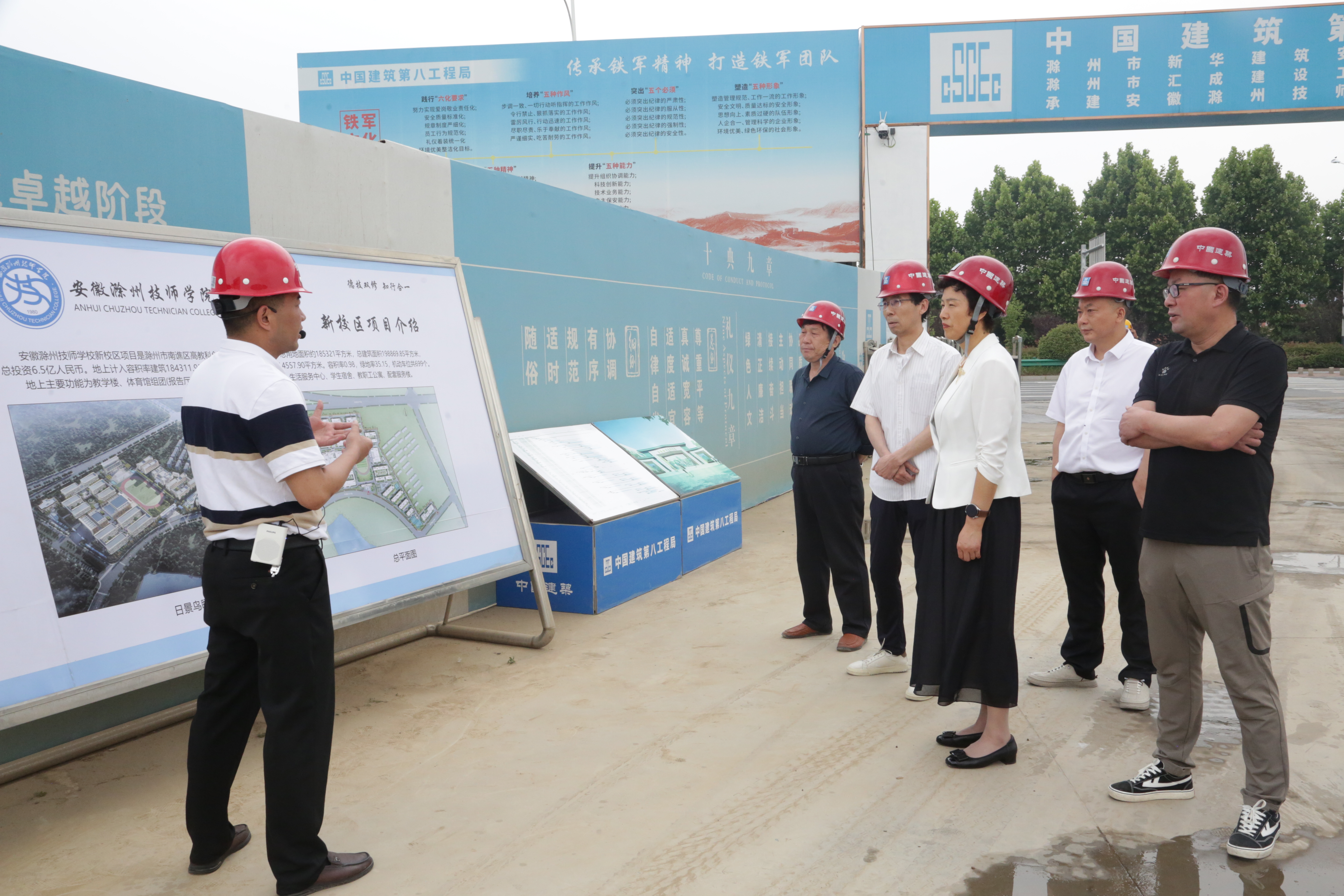 2024.5.21 人社局局长一行参观新校区 028