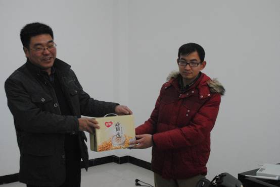 领导慰问备赛中的教师和学校 018.JPG