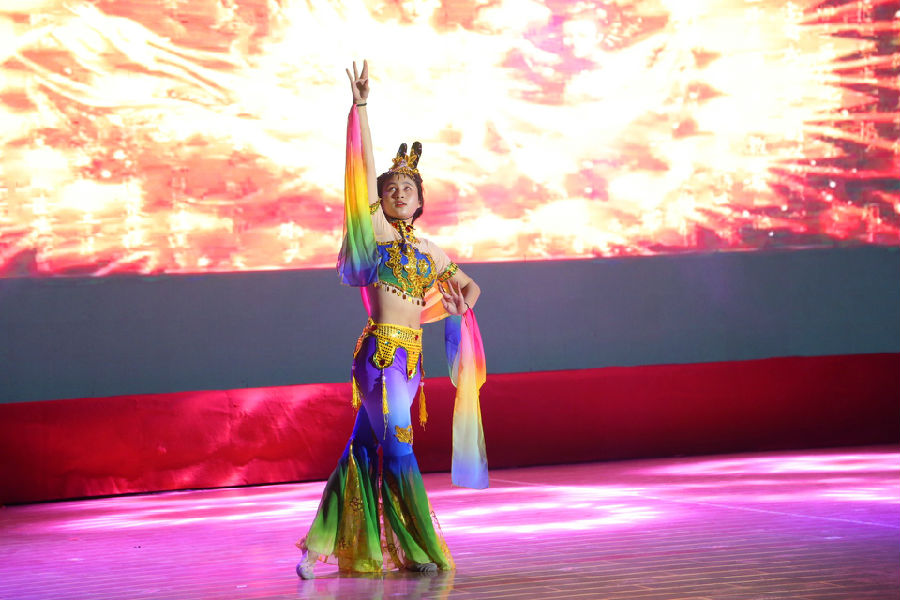 2019.12.18党委民主生活会、元旦汇演 156_副本.jpg