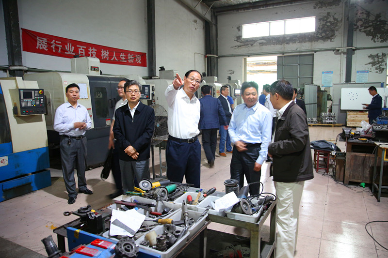 2018.5.21人社厅厅长来校 089_副本.jpg