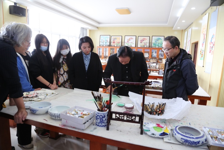 E:\非遗文化\图片材料\2022-10-28 2022.10.28 凤画传帮带活动1\2022.10.28 凤画传帮带活动1 178.JPG E:\非遗文化\图片材料\2022-10-28 2022.10.28 凤画传帮带活动1\2022.10.28 凤画传帮带活动1 178.JPG