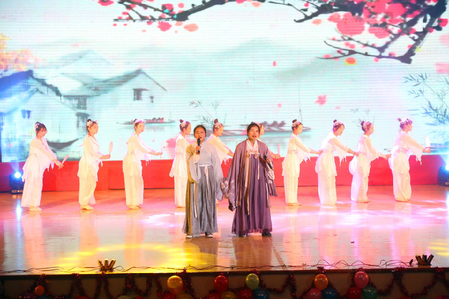 2019.12.18党委民主生活会、元旦汇演 199_副本.jpg