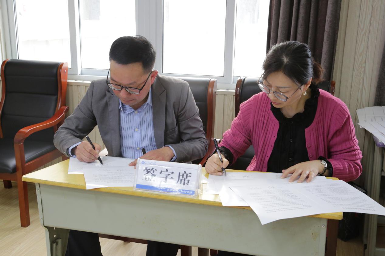 2895410446d662ef6bbf6d999bd20c0