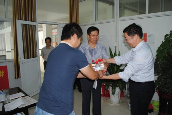 校领导暑期慰问 024.JPG